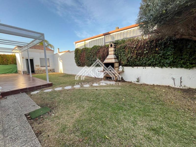 Foto c76f1e3b-3a48-4a67-9be8-2707c555e45e. Location chalet avec parking dans Olivar de Quintos Montequinto