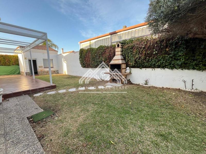 Foto 5b099773-6a28-4f7c-86a9-7a073fb2aa9a. Miete chalet mit parking in Olivar de Quintos Montequinto