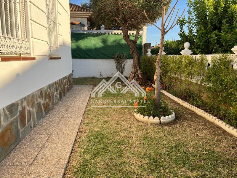 Foto a42444bd-4f00-4046-905f-d16d82f2b04b. Miete chalet mit parking in Olivar de Quintos Montequinto