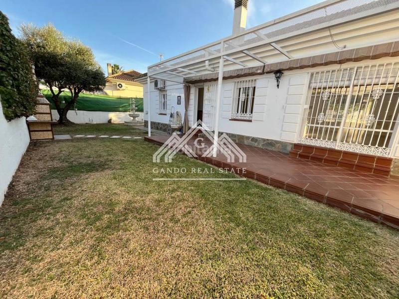 Foto c1197215-9f03-4b00-b96f-472f6a26fe76. Miete chalet mit parking in Olivar de Quintos Montequinto