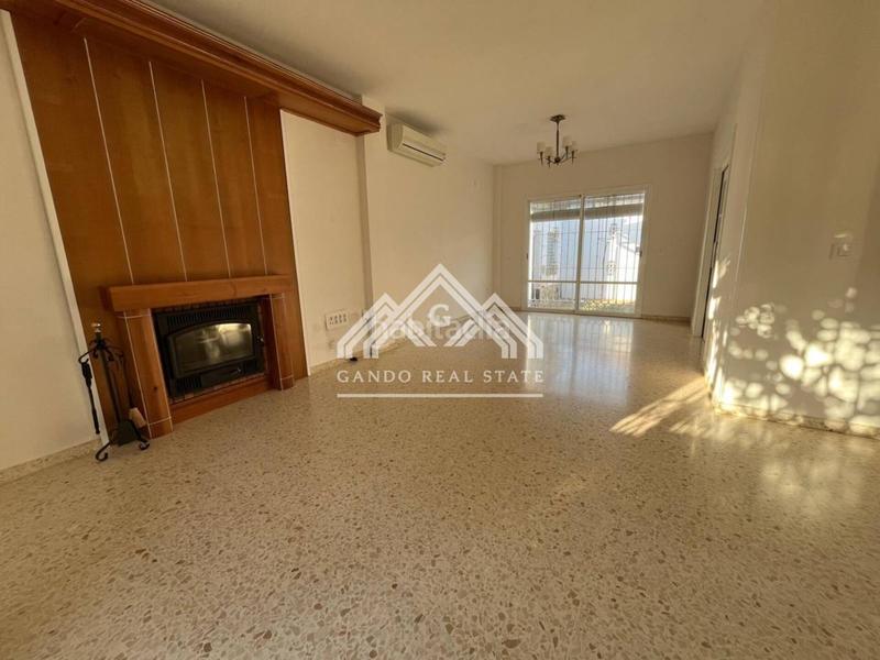 Foto 0f700b61-cd62-49d9-9b6a-e48c580453d1. Rent chalet with parking in Olivar de Quintos Montequinto