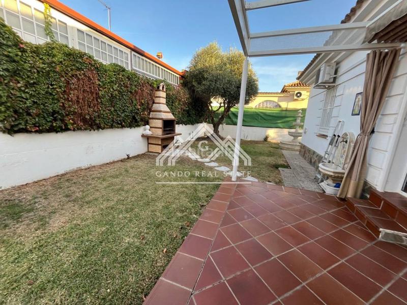 Foto 0fe51f91-3a5c-40cd-bf0e-b3eccabe3b15. Rent chalet with parking in Olivar de Quintos Montequinto