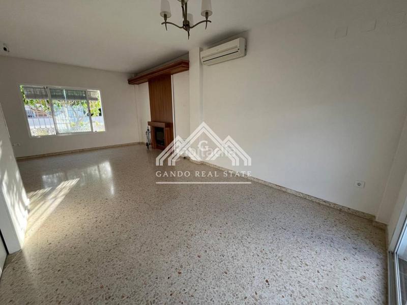 Foto 18f6e0ac-d02b-41e9-90d6-c238b22fa6ca. Rent chalet with parking in Olivar de Quintos Montequinto