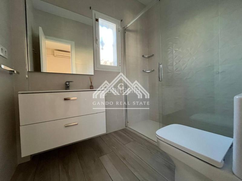 Foto 1eaba653-8e1d-4172-ac7d-3e97150e4626. Rent chalet with parking in Olivar de Quintos Montequinto