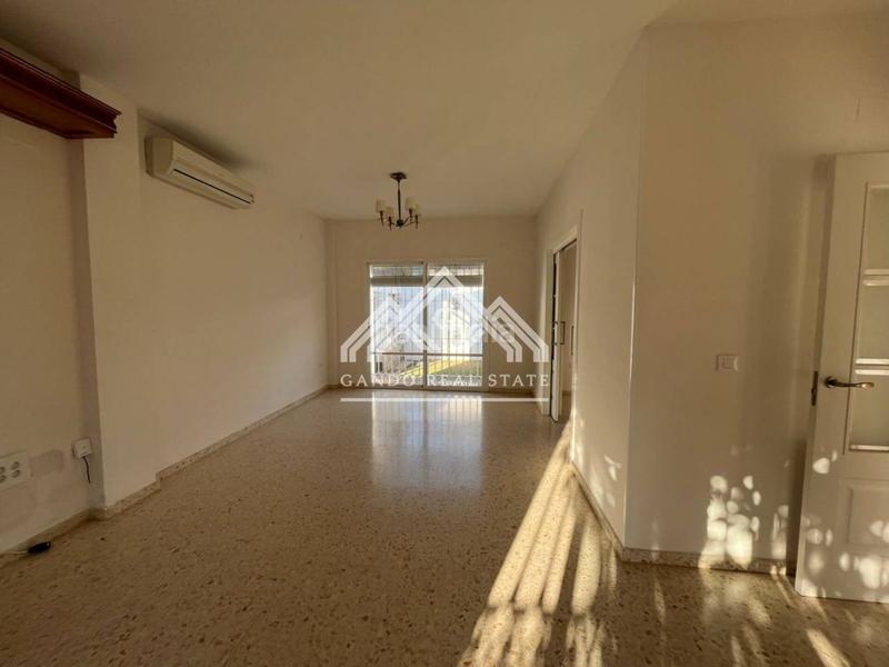 Foto 2111fd1d-11c8-4033-9f2b-c4025ed91393. Rent chalet with parking in Olivar de Quintos Montequinto