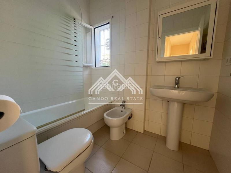 Foto 21bf7e3a-eab6-45d1-b199-ac72d4c69916. Rent chalet with parking in Olivar de Quintos Montequinto