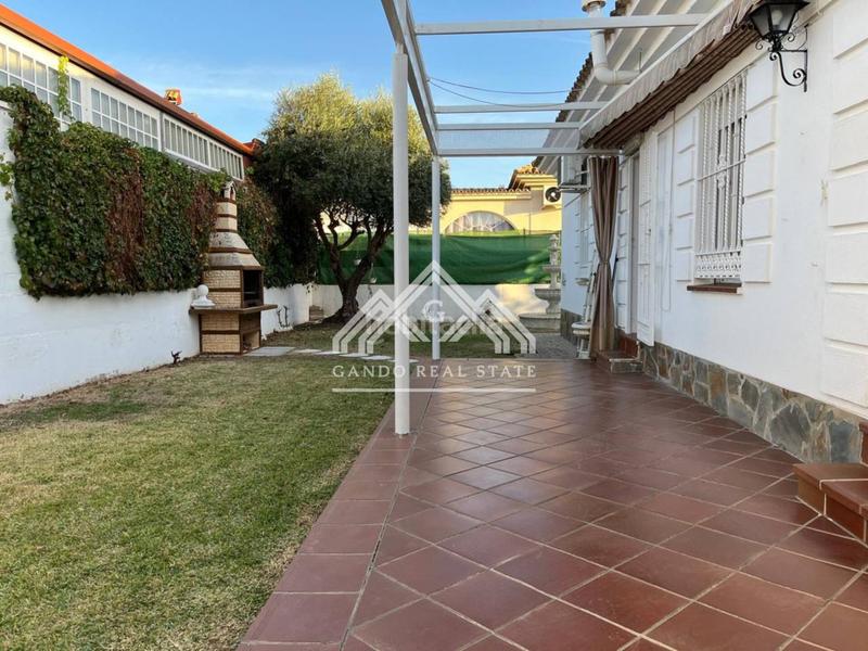 Foto 237075a7-0c02-444a-bf2c-8bf1d19bd7f2. Rent chalet with parking in Olivar de Quintos Montequinto