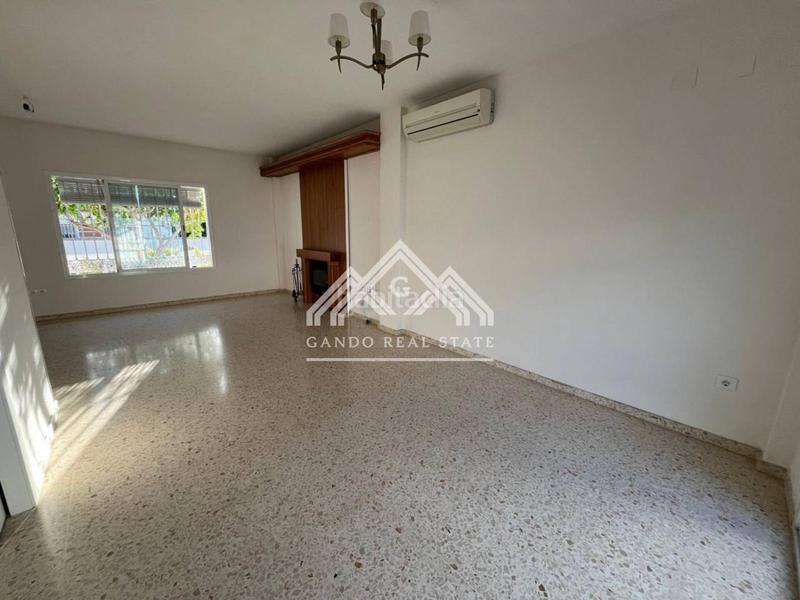 Foto 30fc1f68-e7cc-4d8d-91d9-34872312c0ce. Rent chalet with parking in Olivar de Quintos Montequinto