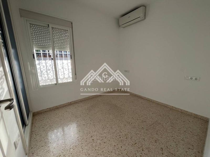 Foto 3c8e1de1-b895-459c-a535-8fdf3b4bf93a. Rent chalet with parking in Olivar de Quintos Montequinto