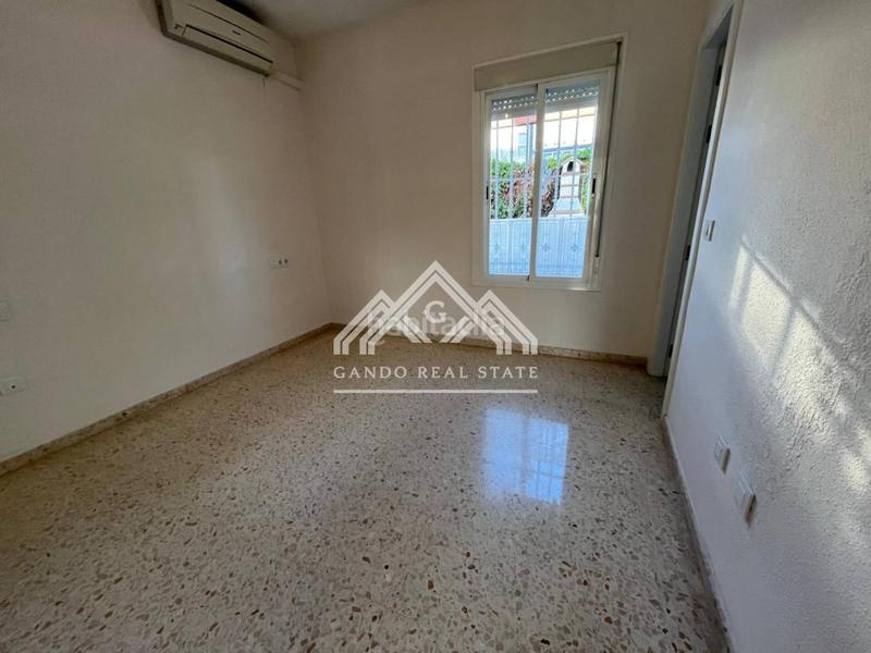 Foto 3fa60622-dce2-4696-84c9-fefc4fc4b230. Rent chalet with parking in Olivar de Quintos Montequinto