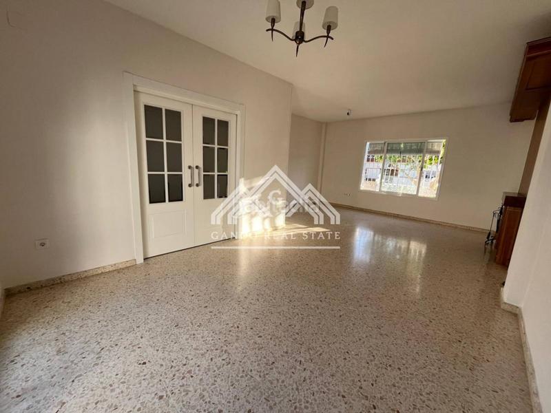 Foto 96486f91-f896-40b8-8d5c-df038dbd0675. Rent chalet with parking in Olivar de Quintos Montequinto