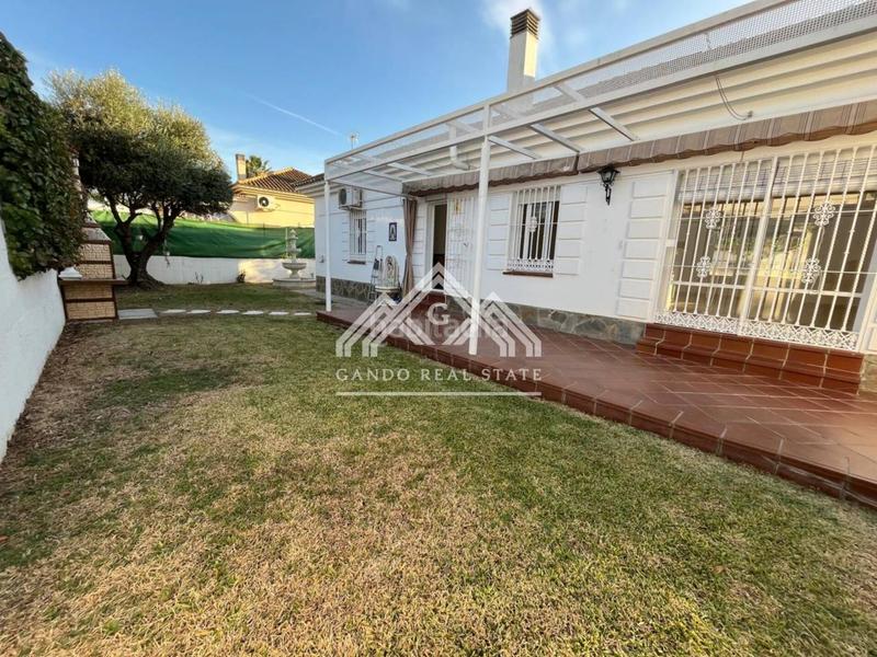 Foto 9a0cea54-6337-4e67-b576-3ac9f5e47fc2. Rent chalet with parking in Olivar de Quintos Montequinto