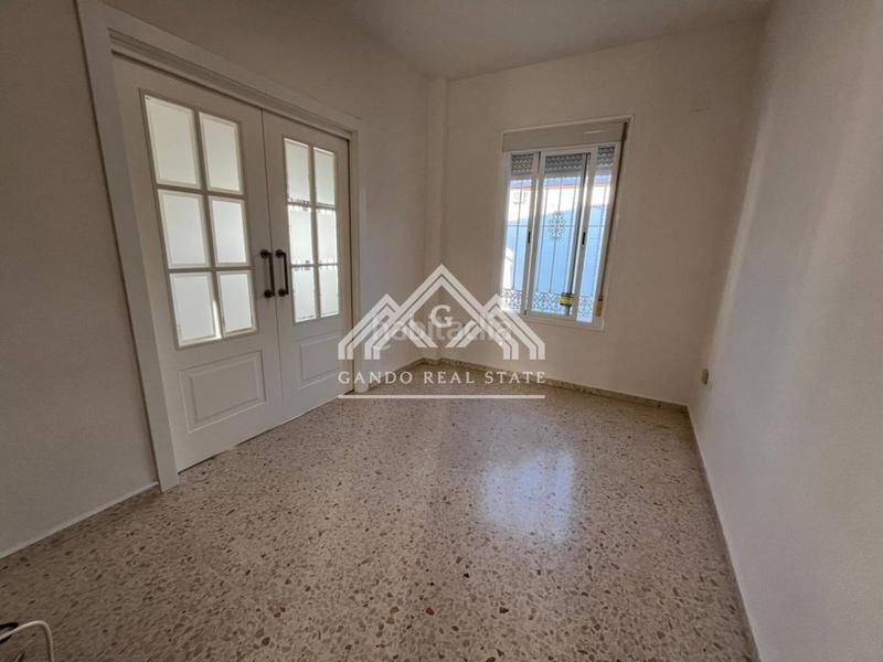 Foto fd542226-f87b-4f9b-9e4d-87042a29af17. Rent chalet with parking in Olivar de Quintos Montequinto