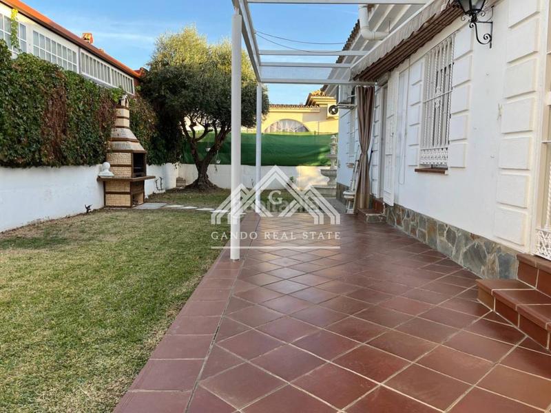 Foto ffc3c004-0d56-4adf-bff7-fece83b416e7. Rent chalet with parking in Olivar de Quintos Montequinto