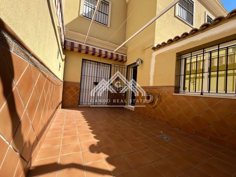 Foto 40af1b17-1d39-4b87-acd9-95f88da9e52d. Casa amb aparcament a Arco Norte - Avda España Dos Hermanas