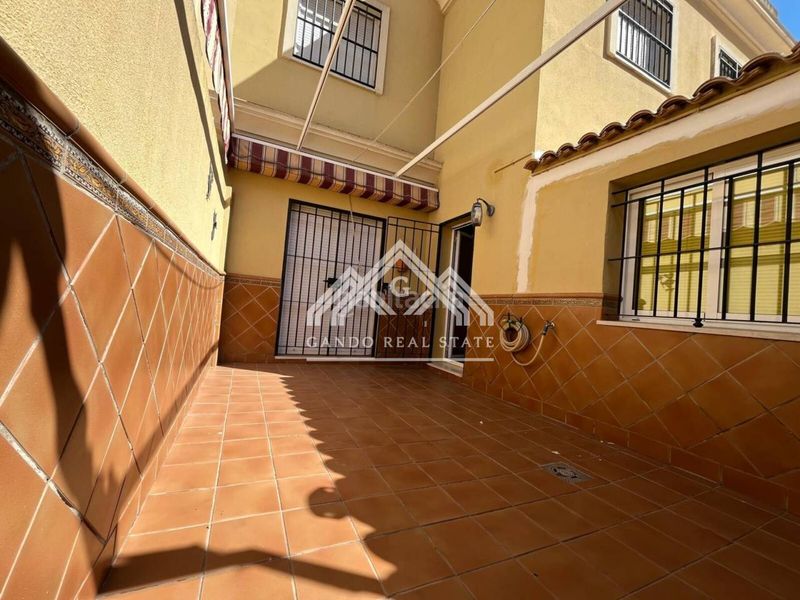 Foto e3ab53a0-6390-4a5e-8a63-d26531d910d6. Casa amb aparcament a Arco Norte - Avda España Dos Hermanas