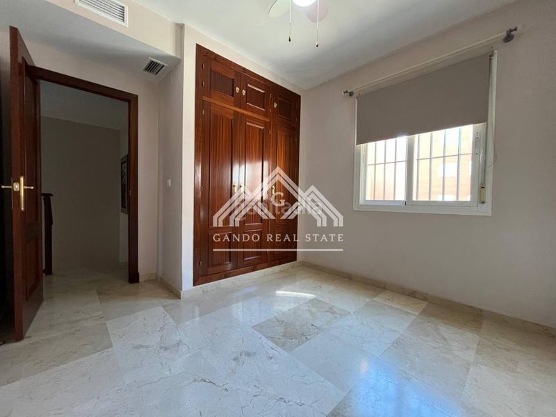Foto f40a11ba-1a28-461a-bfa9-4d94783ce37a. Casa amb aparcament a Arco Norte - Avda España Dos Hermanas