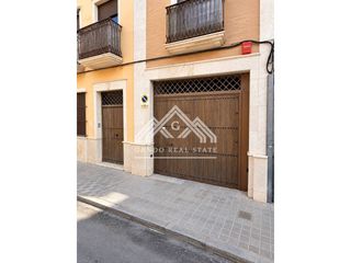 Car parking in Calle Alegría