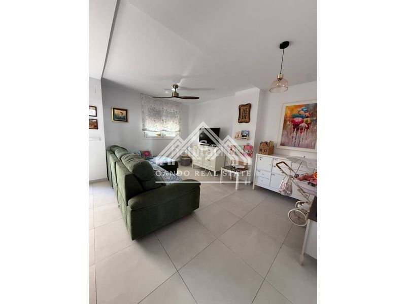 Foto d735e3ee-daec-4605-b429-4c17332018c7. Casa amb aparcament piscina a Entrenúcleos Dos Hermanas