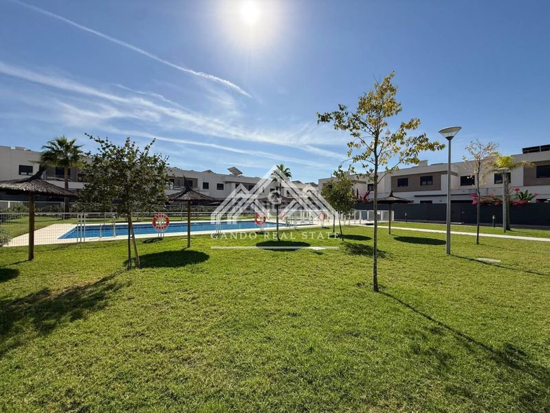 Foto ea5bee2a-2d89-4fb1-a8ab-e954136d38a6. Casa amb aparcament piscina a Entrenúcleos Dos Hermanas