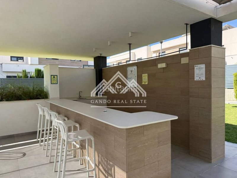 Foto ec75d489-8e43-415e-b793-de1f9f471cf7. Casa amb aparcament piscina a Entrenúcleos Dos Hermanas