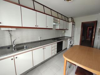 Pis a Carballo. Oportunidad piso en zona escolar y deportiva!!