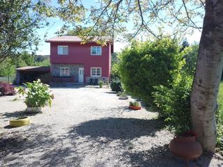 Casa en Carballo. Amplia casa lista para vivir y pequeña casita a rehabilitar a po