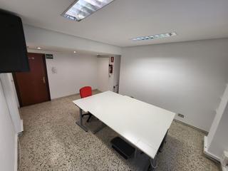 Alquiler Oficina  Manuel iradier. Oficina en alquiler en centro, 1 dormitorio.