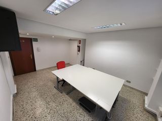 Miete Büro  Manuel iradier. Oficina en alquiler en centro, 1 dormitorio.
