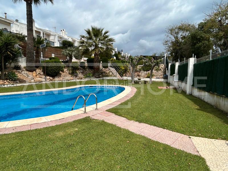 Foto ad6e9b80-fdfb-49bb-8a3d-77d077b8c7d2. Casa bifamiliare con parcheggio piscina in Cunit residencial Cunit