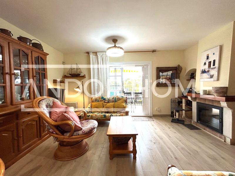 Foto 52f4ad92-48a5-4a7c-9d7b-5d40c7479f8c. Casa pareada en Cunit residencial Cunit