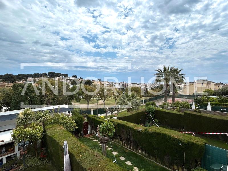 Foto 63d553ab-d606-4df1-9359-7ff8fdc81e41. Casa pareada en Cunit residencial Cunit