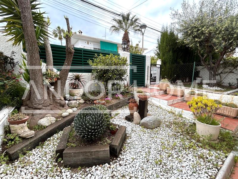 Foto 79367c24-fc7b-4de7-83ad-322f618f106f. Casa pareada en Cunit residencial Cunit