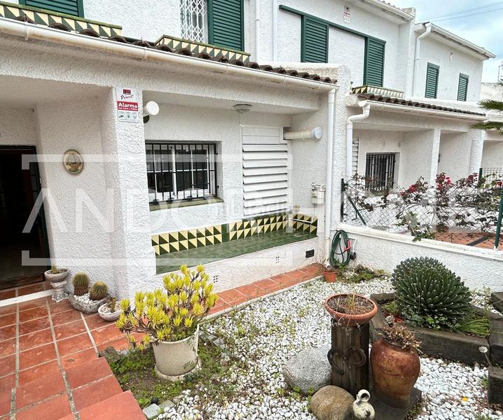 Foto ae86f98c-1619-4ec9-bb2d-9a2d02e32cb8. Casa pareada en Cunit residencial Cunit