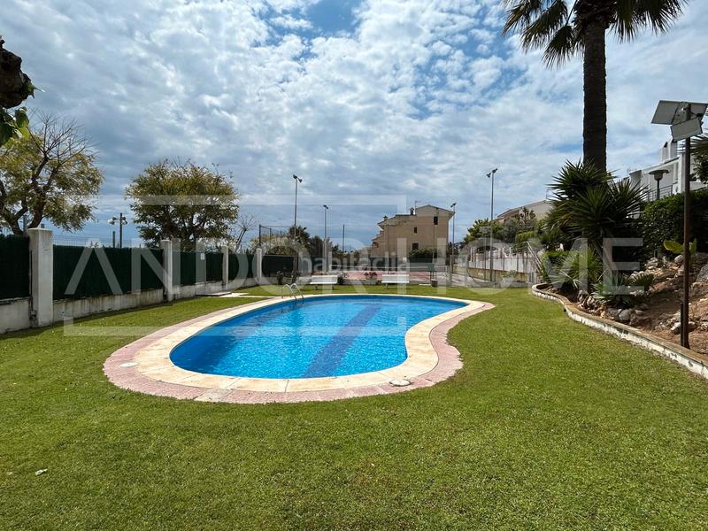 Foto 0f8de36d-78ed-451c-bf61-7ae374b8d2ab. Maison jumelée avec parking piscine dans Cunit residencial Cunit