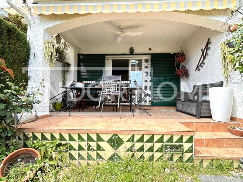 Foto ac27ca76-915b-4bd6-8d6f-27ea1f23a5f2. Maison jumelée avec parking piscine dans Cunit residencial Cunit