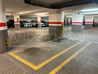 Aparcament cotxe  Carrer d'entença