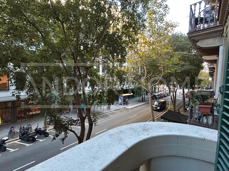 Foto 80fd9186-4ea0-41cd-b27b-3d6a00a1479c. Piso en Sant Antoni Barcelona