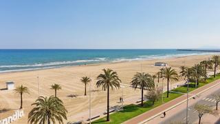 Apartament a Carrer armada espanyola 1. Tres dormitorios en primerísima linea de playa