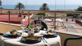 Appartement  Passeig marítim de neptú. Apartamento de 2 dormitorios con vistas frontales a la playa, pi