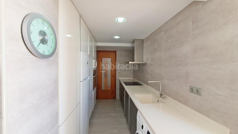 Foto d2121bae-f051-47c7-ba8a-3d24ef5cd541. Location appartement avec parking piscine dans Playa de Gandía Gandia