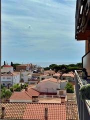 Pis a Els Pins. Acogedor piso con vistas al mar en el barrio de los pisos!