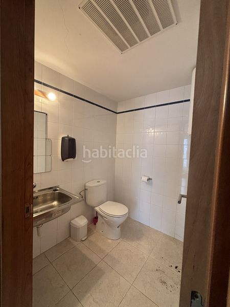 Foto a86ef8aa-b183-4cea-b73d-6a6c6d88ffe3. Affitto ufficio con parcheggio in Centre Blanes