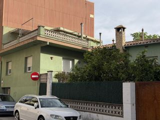 Casa a schiera in Mas Florit-Ca la Guidó. Gran casa en venta en blanes con dos viviendas independientes