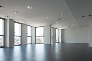 Office space in Carrer del molí d'en saborit 8. Oficina de obra nueva , muy luminosa, con amplio espacio, cerca
