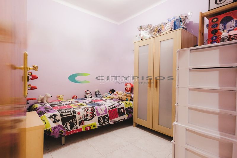 Foto cf1c0d52-84b5-44f2-bc2d-21bbe0c7bb84. Pis a La Bordeta Barcelona