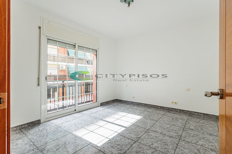 Foto 607e41c2-d450-4829-a618-6d361746b8b8. Pis a La Bordeta Barcelona