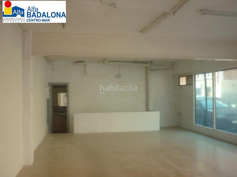 Foto e2b9f48d-1032-4cb9-a65a-93de6fbeb596. Local comercial  esquinero centro jto. metro l2 pompeu fabra en Badalona