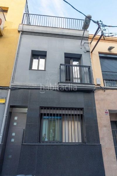 Foto feb39cd5-52af-4643-8d7e-7d1e69360b8f. Casa amb calefacció a Progrés - Pep Ventura Badalona