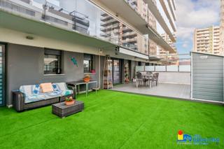 Pis a Port. Piso en primera lnea de mar de 84 m, 3 habit., terraza de 67 m,